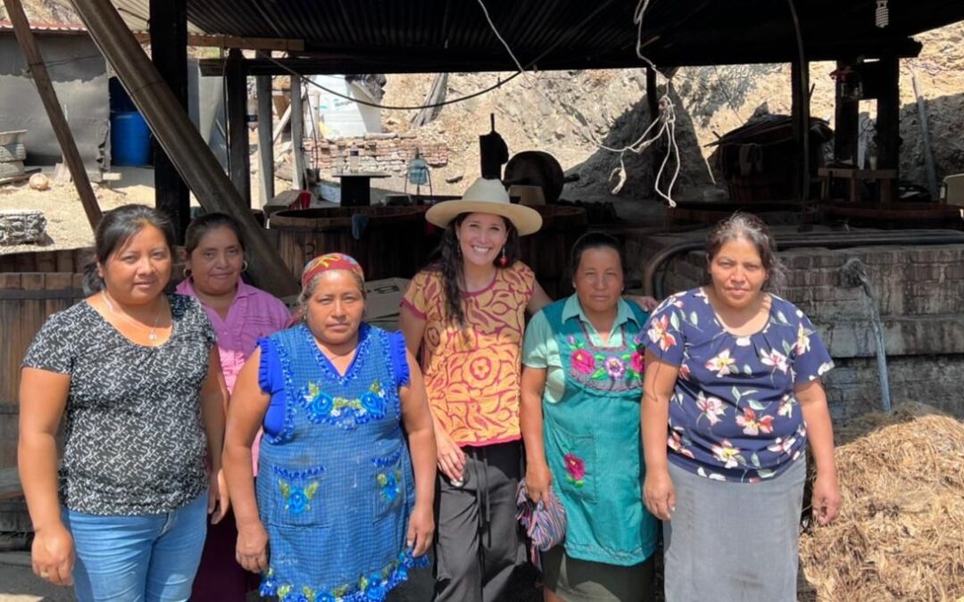Las mujeres mezcaleras de Lachiriega, en la sierra zapoteca de Oaxaca.