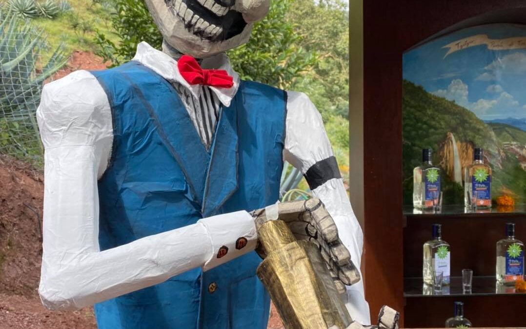Gran destape de mezcal michoacano y homenaje a los ancestros en la Perla de Tzitzio.