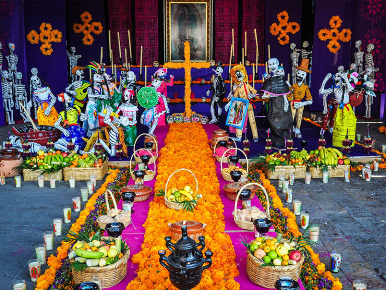 Día de Muertos con mezcales y bacanoras.
