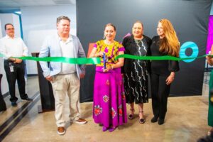 La cónsul mexicana en Houston, María Elena Dorantes, inauguró la Feria del Tequila con invitados y equipo organizador. Imágenes de FB: Consulado general de México en Houston. La cónsul mexicana en Houston, María Elena Dorantes, inauguró la Feria del Tequila con invitados y equipo organizador. Imágenes de FB: Consulado general de México en Houston.