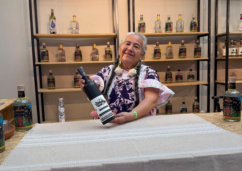 Doña Doris embajadora de Blessed Remedy Spirits en FIM Oaxaca 2026.